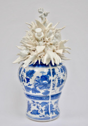 "Peter Pan"  Ton glasiert Fundstücke aus Porzellan 46 x 28 x 26 cm 2019