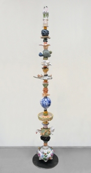 lift 220 x 40 x 40 cm Ton Fundstücke aus Porzellan Stahl 2019