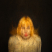 Jose Girl -Tenebrae-  Fotografie auf Fine Art Hahnemühle Photo Rag Papier 308g, 2020 | verfügbar in 101,6 x 101,6 cm - Edition von 3 | 63,5 x 63,5 cm - Edition von 5 | 38,1 x 38,1 cm - Edition von 7