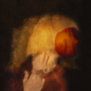 Jose Girl -Vita Aeterna-  Fotografie auf Fine Art Hahnemühle Photo Rag Papier 308g, 2020 | verfügbar in 101,6 x 101,6 cm - Edition von 3 | 63,5 x 63,5 cm - Edition von 5 | 38,1 x 38,1 cm - Edition von 7