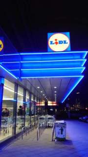 „Lidl“ Fine Art Print auf Aludibond Versiegelung unter Plexiglas 106 x 60 cm  Edition von 3