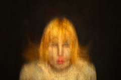 Jose Girl -Tenebrae- , Fotografie auf Fine Art Hahnemühle Photo Rag Papier 308g, 2020 | verfügbar in 101,6 x 101,6 cm - Edition von 3, 63,5 x 63,5 cm - Edition von 5, 38,1 x 38,1 cm - Edition von 7