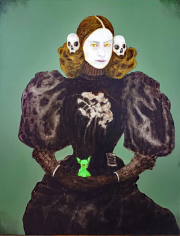 Vanitas#3 (Smallest Dog on Earth), 90×70 cm, Bleistift, Kohle und Öl auf Leinwand, 2024