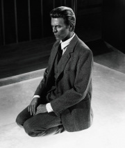 Markus Klinko MEDITATION (B&W) (New York, 2001)      LARGE edition of 12 60 x 60 in / 152.4 x 152.4 cm    MEDIUM  edition of 25 40 x 40 in / 101.6 x 101.6 cm    SMALL edition of 50 24 x 24 in / 61 x 61 cm  auf  Fujicolor Crystal Archive Digital Pearl Papier