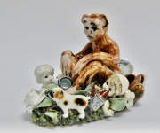 Beate Hoeing -little monkey- glasierte Keramik Fundstuecke aus Porzellan 17 x 23 x 16 cm