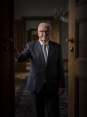 Dominik Butzmann: "Frank Walter Steinmeier" Fine Art Print 80 x 60 cm 2018 Auflage 5