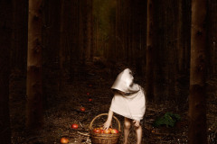 The Boy with the Apple Basket, 2014, 100 x 80 cm, Fine Art Print auf Aludibond, Edition 3/3