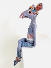 Claudia Kraml -Tapirgirl urban- 2024 Keramik, Glasur, Unterglasurfarben, Draht, Decals h 65 cm
